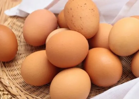 Imagem ilustrativa da imagem Dia Mundial do Ovo: abusar do alimento para bater meta de proteína pode fazer mal?