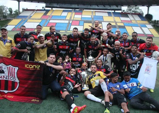 Imagem ilustrativa da imagem Copa Metropolitana: Pânico leva susto, mas é campeão nos pênaltis