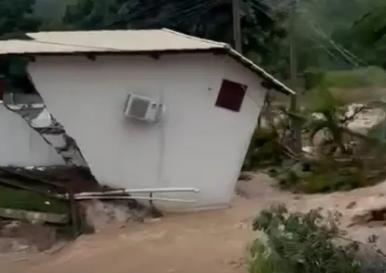 Imagem ilustrativa da imagem Criança que estava desaparecida após casa desabar no Norte de ES é encontrada morta