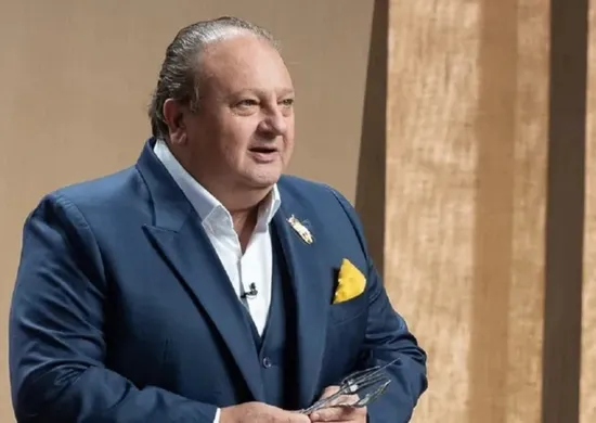 Imagem ilustrativa da imagem Erick Jacquin atualiza estado de saúde após procedimento no coração