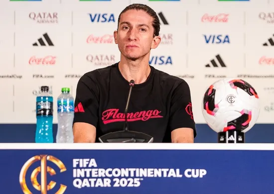 Imagem ilustrativa da imagem Filipe Luís é o candidato favorito para assumir o Bayer Leverkusen, diz TV