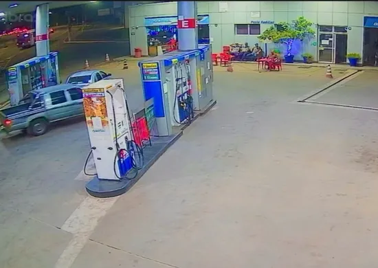 Imagem ilustrativa da imagem Frentista é atropelado e tem pernas quebradas em posto de combustíveis em Cariacica