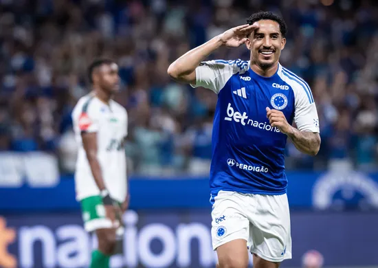 Imagem ilustrativa da imagem Cruzeiro massacra o Uberlândia no Mineirão