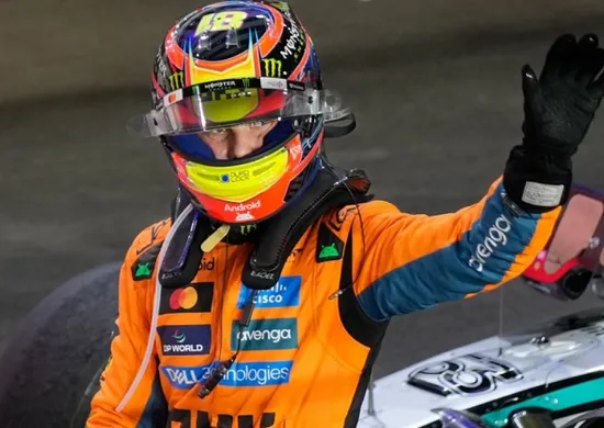 Imagem ilustrativa da imagem Piastri larga na frente na penúltima prova no ano