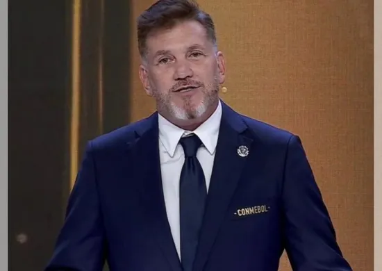 Imagem ilustrativa da imagem Presidente da Conmebol banca final da Libertadores em Lima