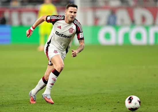 Imagem ilustrativa da imagem Após operar calcanhar, Saúl não tem data para voltar ao Flamengo