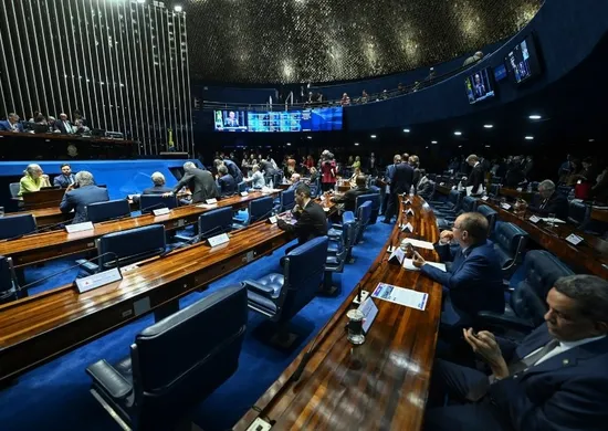 Imagem ilustrativa da imagem Senado aprova redução de penas que beneficia Bolsonaro, e Lula deve vetar