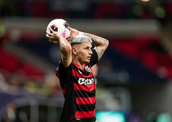 Imagem ilustrativa da imagem Varela ganha força no Flamengo contra o Mirassol pelo Brasileirão