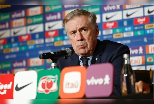 Treinador italiano Carlo Ancelotti durante coletiva de imprensa