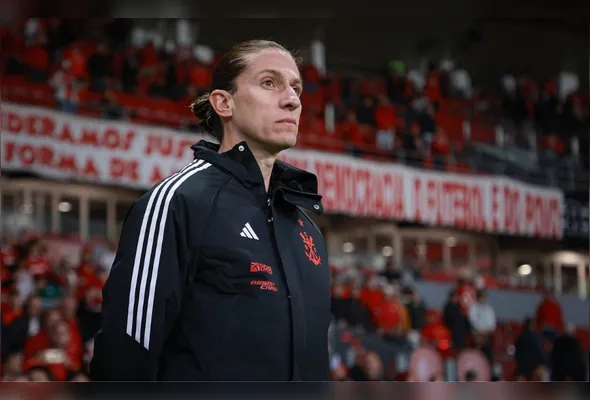Filipe Luis está perto de acertar sua renovação de contrato com o Flamengo