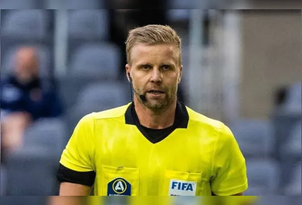 Glenn Nyberg expulsou CR7 no confronto entre Portugal e Irlanda, pelas Eliminatórias da Copa