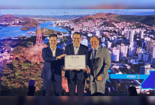 Primeiro lugar na categoria de cidades com mais de 100 mil habitantes ficou com Vitória, representada na premiação pelo prefeito Lorenzo Pazolini