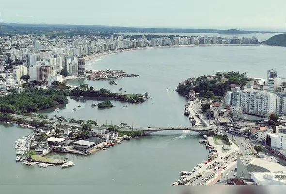 Vista aérea de Guarapari: cidade terá novos investimentos em infraestrutura nos próximos anos