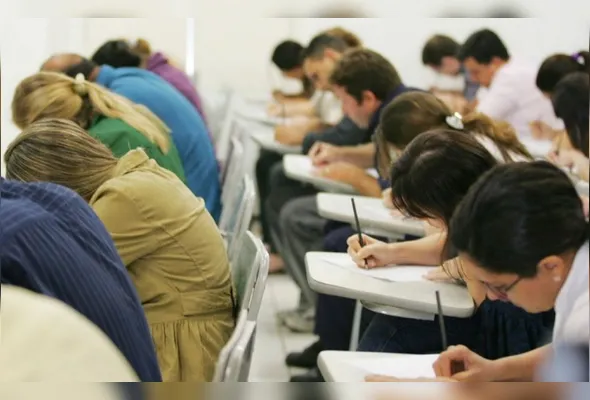 Candidatos durante prova de concurso:  certame terá quase o dobro de candidatos de concurso de 2023