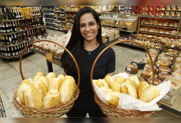 Karoline Tristão, embaixadora da campanha Pãozinho Solidário, promovida pelo Extrabom: pão vira doação