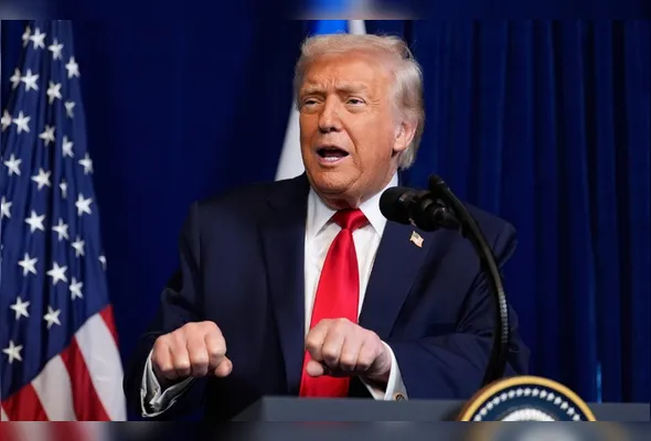 O presidente dos EUA, Donald Trump, fala durante uma coletiva de imprensa com o primeiro-ministro de Israel, Benjamin Netanyahu, em Mar-a-Lago, Palm Beach, no estado da Flórida, nesta segunda-feira, 29 de dezembro de 2025