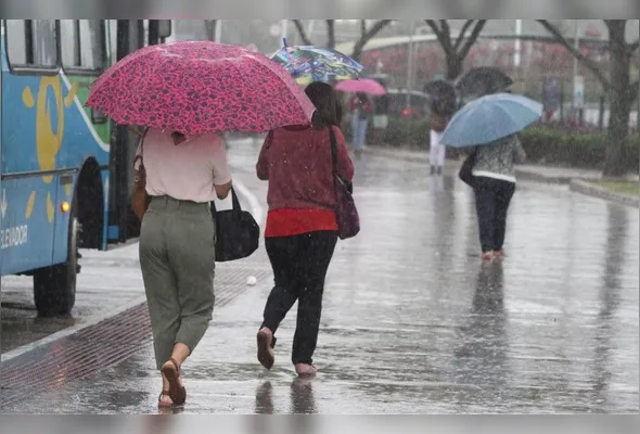 Instituto Nacional de Meteorologia emitiu um novo alerta de tempestade e queda de granizo para todas as cidades do Espírito Santo