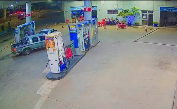 Imagem ilustrativa da imagem Frentista é atropelado e tem pernas quebradas em posto de combustíveis em Cariacica