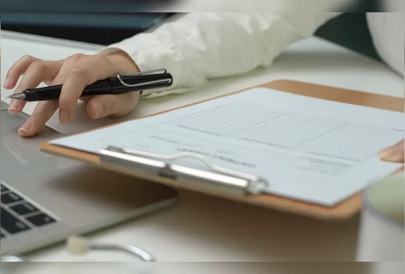 Imagem ilustrativa da imagem Golpistas vendem atestado, diploma e até teste de gravidez no ES