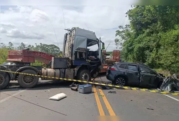 Por causa do acidente, a pista ficou totalmente interditada por mais de cinco horas