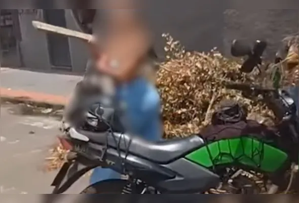 Imagem ilustrativa da imagem Passageira agride motociclista de aplicativo com pauladas em Vila Velha