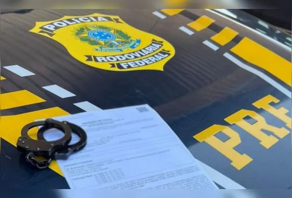 Imagem ilustrativa da imagem Policial rodoviário é preso acusado de violência doméstica em Vitória