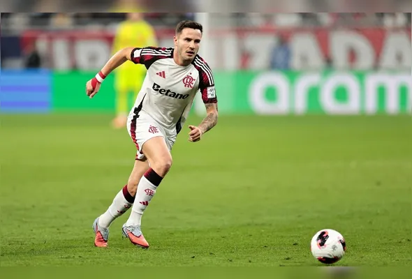 Saúl opta por cirurgia no calcanhar e adia retorno ao Flamengo