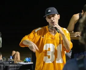 Imagem ilustrativa da imagem Ato vai homenagear tatuador encontrado morto em praia de Jacaraípe, na Serra