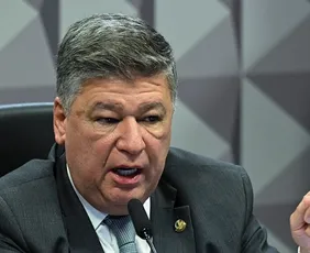 Imagem ilustrativa da imagem CPI do INSS aprova quebra de sigilo bancário de Lulinha em meio a bate-boca