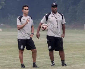 Imagem ilustrativa da imagem Rio Branco enfrenta "xará" já rebaixado no Capixabão