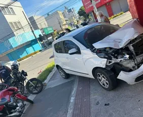 Imagem ilustrativa da imagem Carro e motocicleta se envolvem em acidente no Centro de Vila Velha