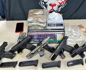 Imagem ilustrativa da imagem Casal é detido com supermaconha e cinco armas em Vila Velha