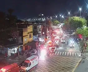 Imagem ilustrativa da imagem Casas desabam no Rio de Janeiro e deixam uma mulher morta e 9 feridos