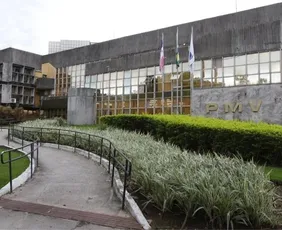 Imagem ilustrativa da imagem Inscrições abertas para concurso em Vitória com 16 vagas e salários de R$ 7,5 mil