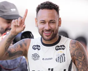 Imagem ilustrativa da imagem Pai nega aposentadoria de Neymar na seleção e diz que 'Copa é daqui 4 anos'
