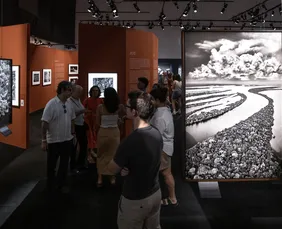 Imagem ilustrativa da imagem Exposição “Amazônia”, de Sebastião Salgado, movimenta o Cais das Artes, em Vitória