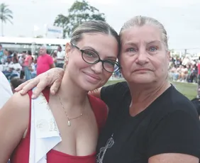 Imagem ilustrativa da imagem Festa da Penha 2026: dona de casa vira mãe após 18 abortos e agradece à santa