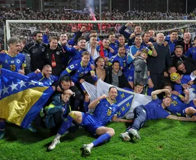 Imagem ilustrativa da imagem Itália perde para a Bósnia nos pênaltis e fica fora da terceira Copa seguida