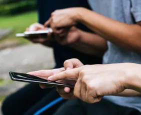 Imagem ilustrativa da imagem Justiça condena fabricantes por problema em celular após atualizações