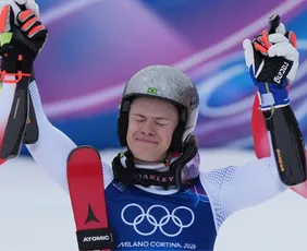 Imagem ilustrativa da imagem Lucas Braathen chora após ouro nas Olimpíadas de Inverno: 'nada é impossível'