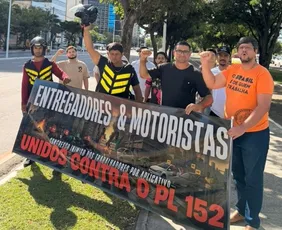 Imagem ilustrativa da imagem Motoboys realizam protesto contra 'PL do aplicativo' em Vitória