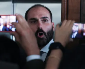 Imagem ilustrativa da imagem PF afasta Eduardo Bolsonaro do cargo de escrivão por causa de ausência no trabalho