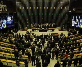 Imagem ilustrativa da imagem Projeto permite que 20 mil se aposentem aos 40 anos