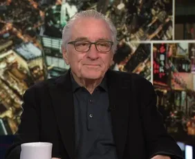 Imagem ilustrativa da imagem Robert De Niro protesta contra Trump e chama presidente de "ameaça existencial"