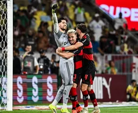 Imagem ilustrativa da imagem Rossi brilha nos pênaltis e o Flamengo é tricampeão carioca