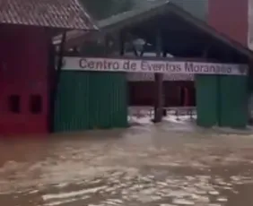 Imagem ilustrativa da imagem Temporal alaga Morangão e assusta moradores em Pedra Azul