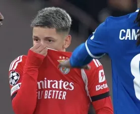 Imagem ilustrativa da imagem Uefa suspende Prestianni por seis jogos por racismo contra Vini Jr.