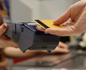 Imagem ilustrativa da imagem Vai aproveitar o Carnaval? Veja dicas para curtir sem cair em fraudes bancárias