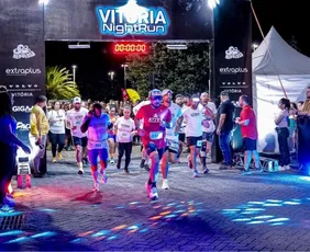 Imagem ilustrativa da imagem Com percursos de 5 e 10 km, Vitória Night Run está com inscrições abertas