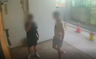 Imagem ilustrativa da imagem Dupla invade apartamento e furta R$ 160 mil em joias e dinheiro em Vila Velha